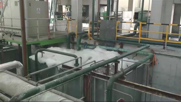 钢铁厂碱洗段泡沫.png 钢铁厂碱洗段泡沫.png